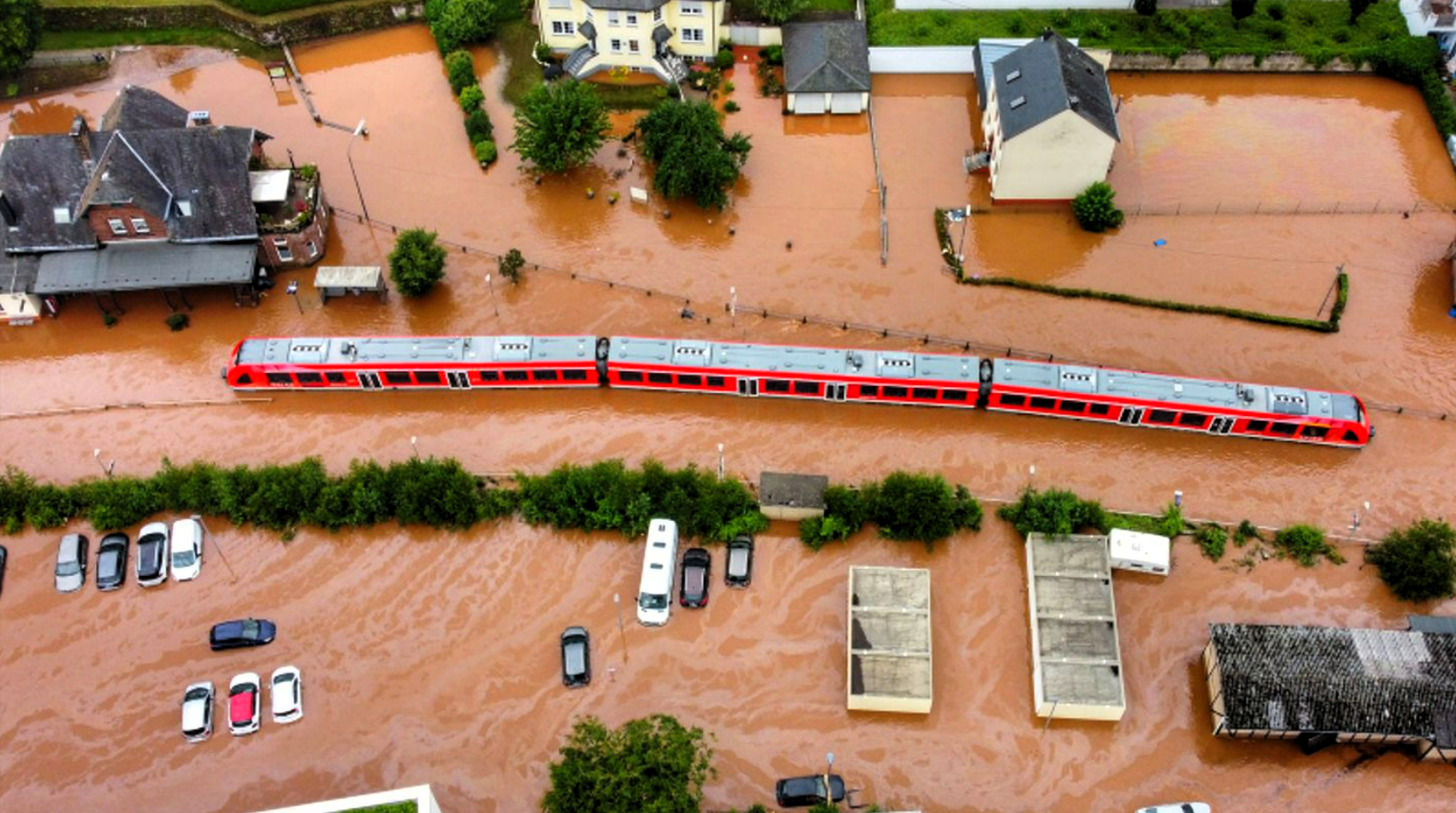 Jetzt brechen die Dämme! Hochwasser-Orte kurz vor Evakuierung! Lage spitzt sich zu